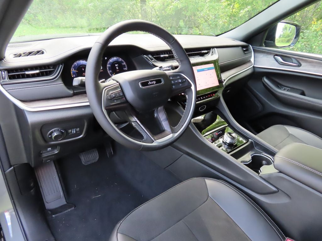 2027 Jeep Grand Cherokee GRAND CHEROKEE LAREDO ALTITUDE 4X4