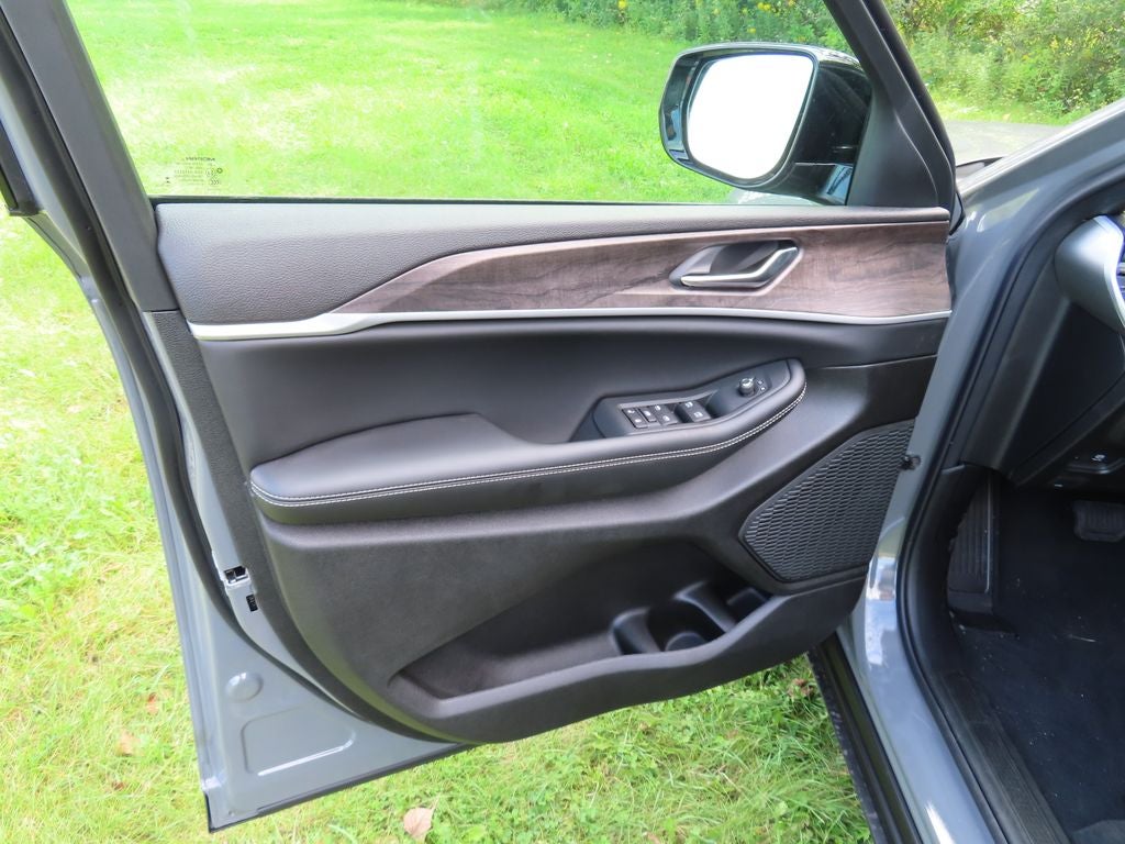 2027 Jeep Grand Cherokee GRAND CHEROKEE LAREDO ALTITUDE 4X4