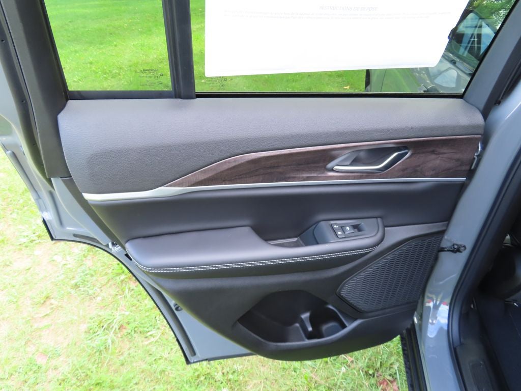 2027 Jeep Grand Cherokee GRAND CHEROKEE LAREDO ALTITUDE 4X4