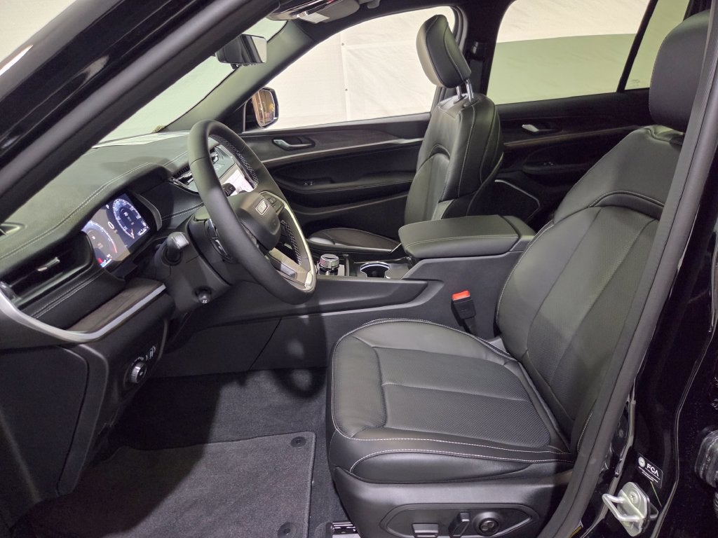 2027 Jeep Grand Cherokee GRAND CHEROKEE LIMITED RESERVE 4X4
