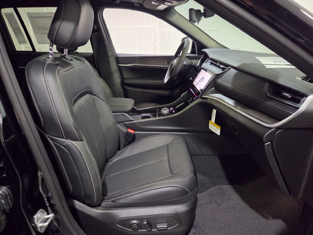 2027 Jeep Grand Cherokee GRAND CHEROKEE LIMITED RESERVE 4X4