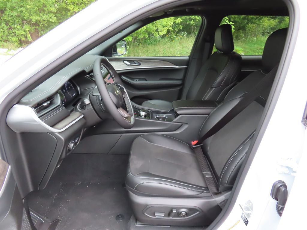 2027 Jeep Grand Cherokee L GRAND CHEROKEE L LAREDO ALTITUDE 4X4