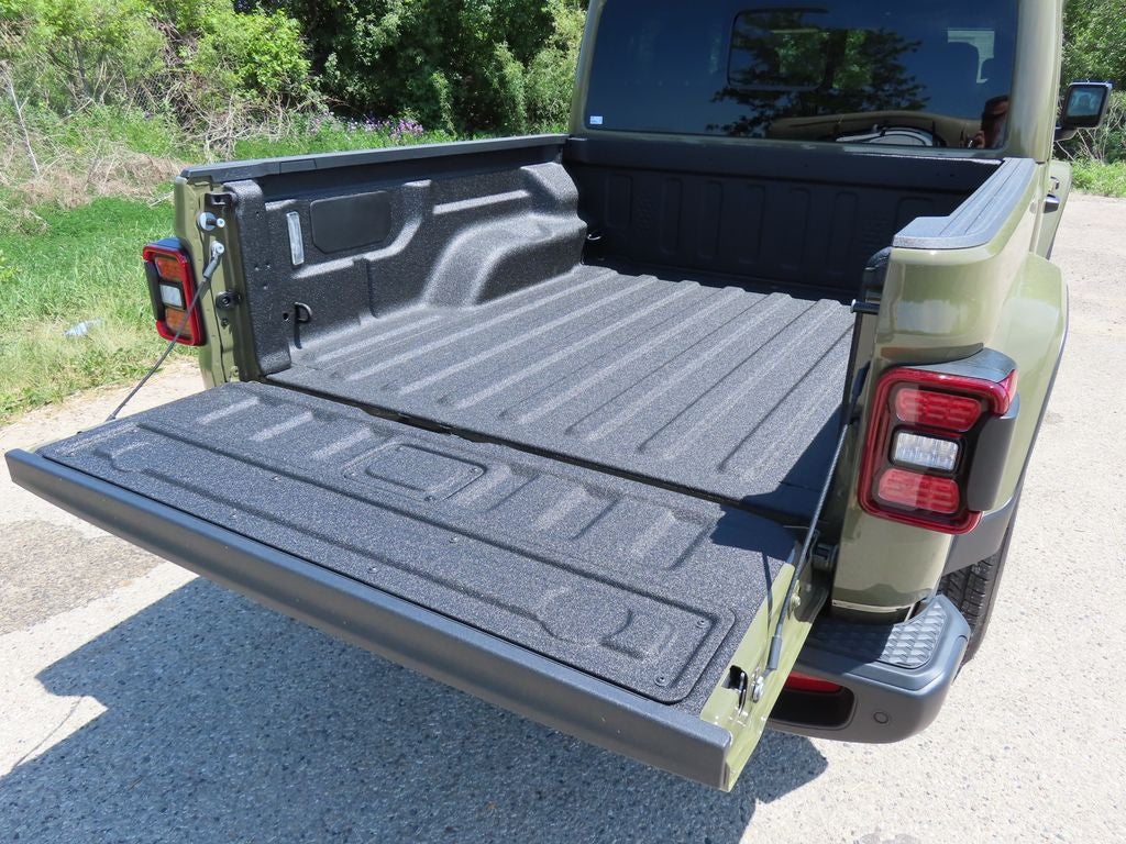2026 Jeep Gladiator GLADIATOR SAHARA 4X4