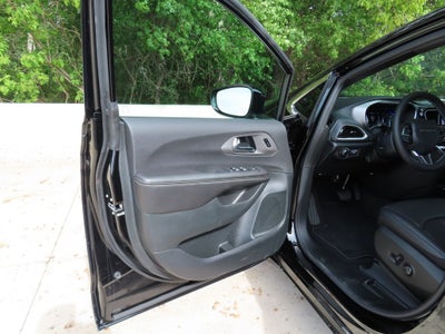 2027 Chrysler Pacifica PACIFICA SELECT