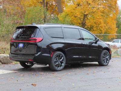 2026 Chrysler Pacifica PACIFICA SELECT AWD