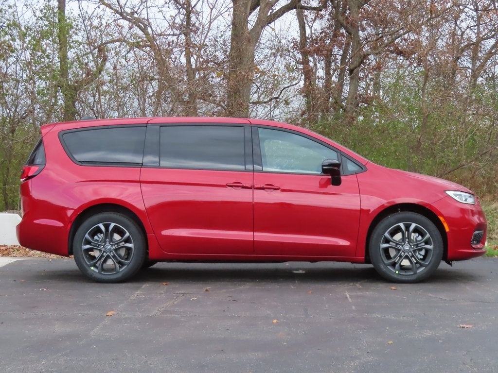 2026 Chrysler Pacifica PACIFICA SELECT AWD