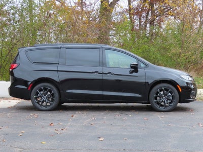 2026 Chrysler Pacifica PACIFICA SELECT AWD