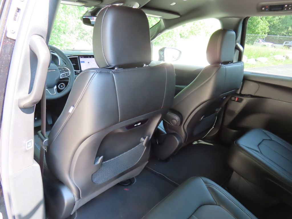 2027 Chrysler Pacifica PACIFICA SELECT AWD