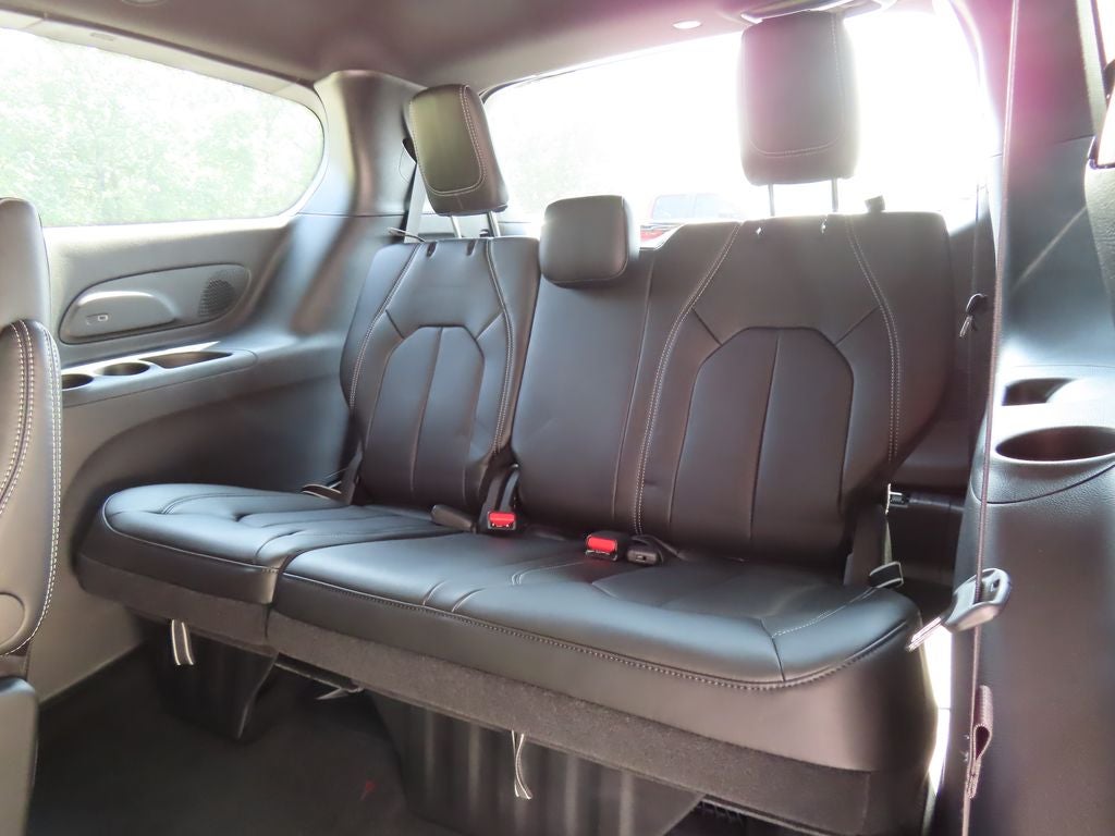 2027 Chrysler Pacifica PACIFICA SELECT AWD