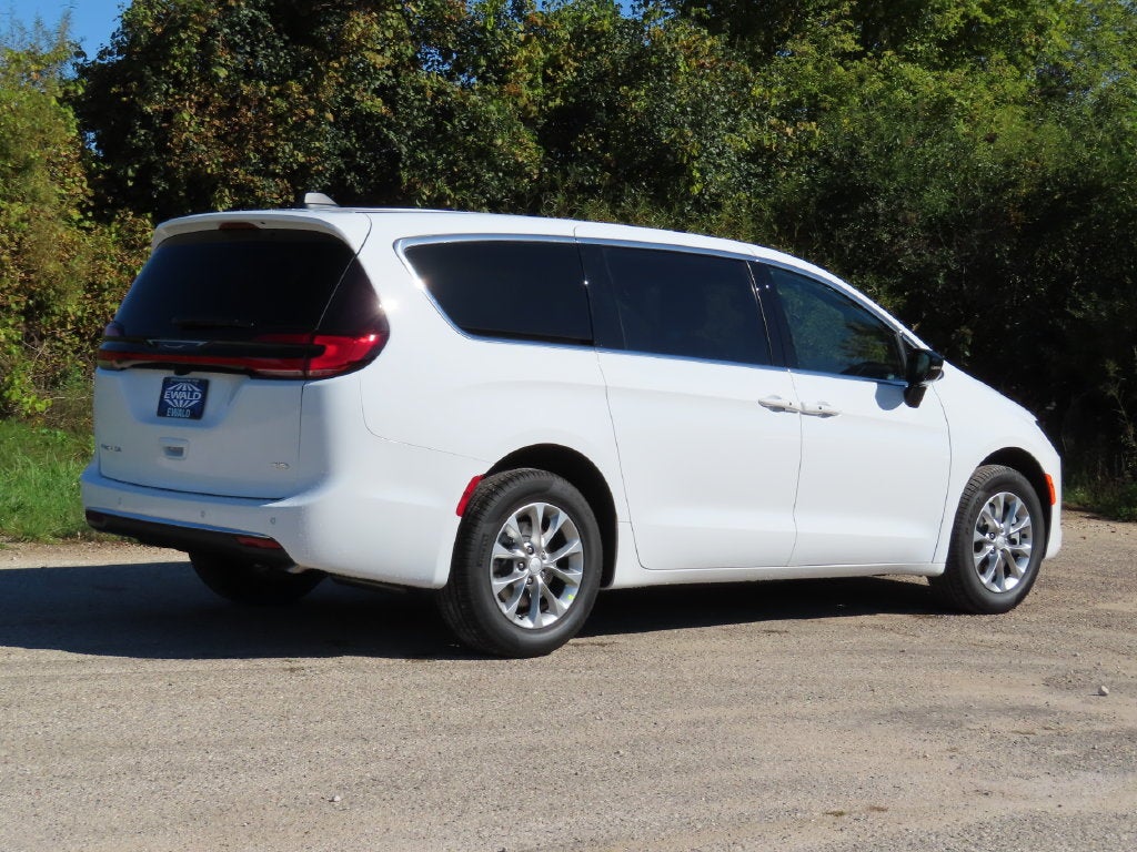2027 Chrysler Pacifica PACIFICA SELECT AWD