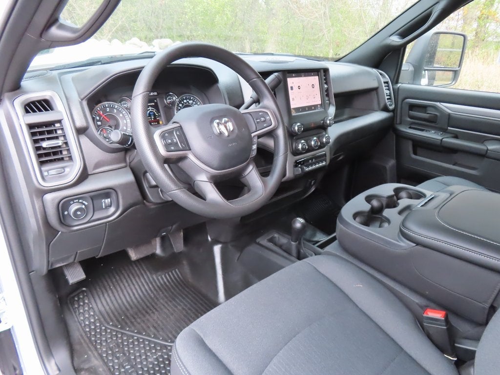 2024 RAM 3500 RAM 3500 TRADESMAN CHASSIS REGULAR CAB 4X4 84' CA