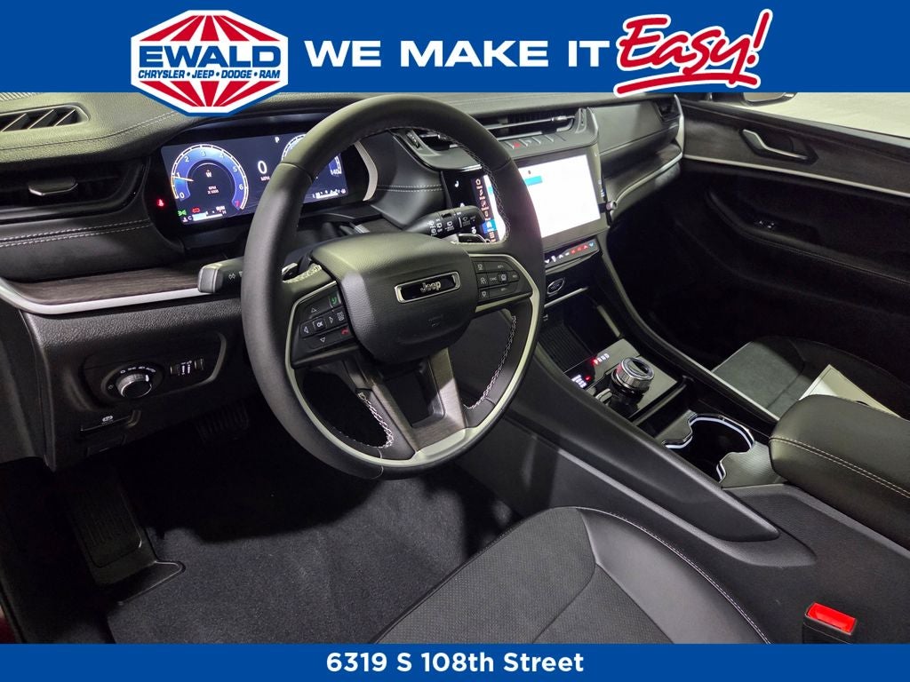 2026 Jeep Grand Cherokee Laredo Altitude