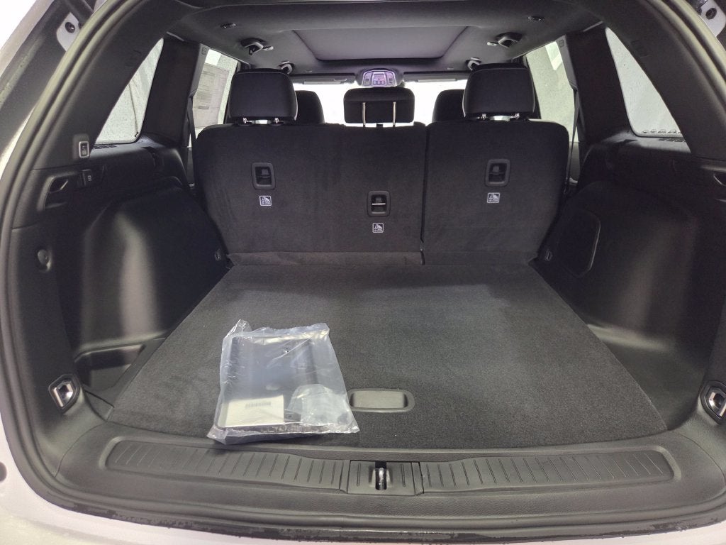 2027 Jeep Grand Cherokee Limited Reserve