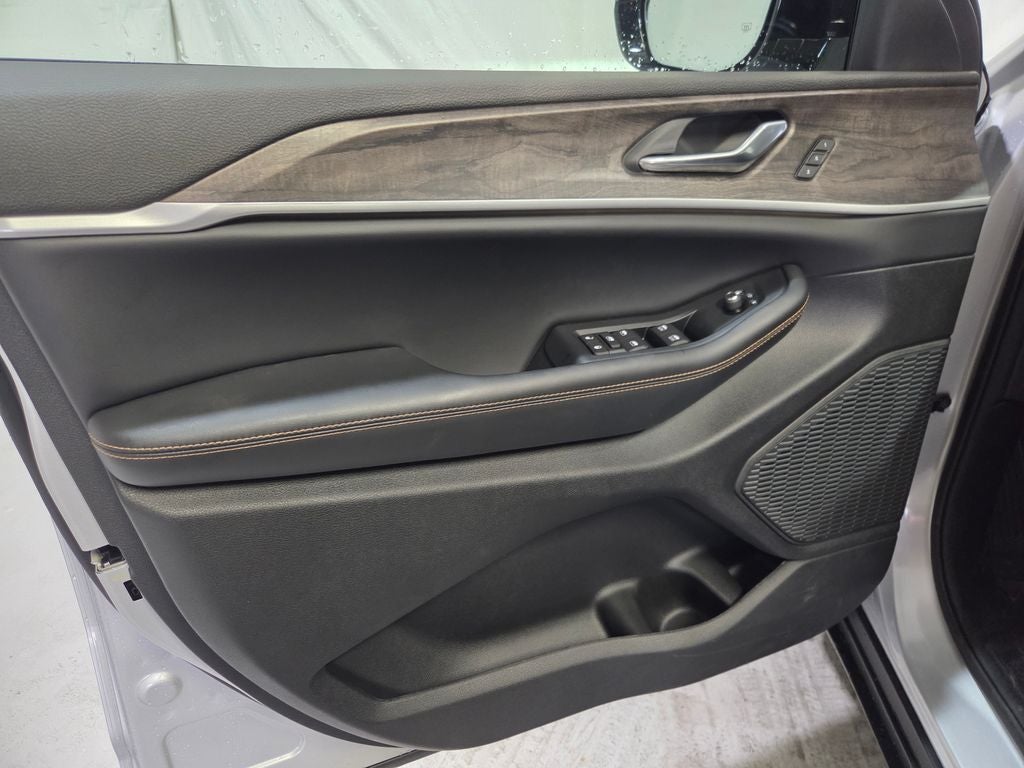 2026 Jeep Grand Cherokee 85th Anniversary Edition