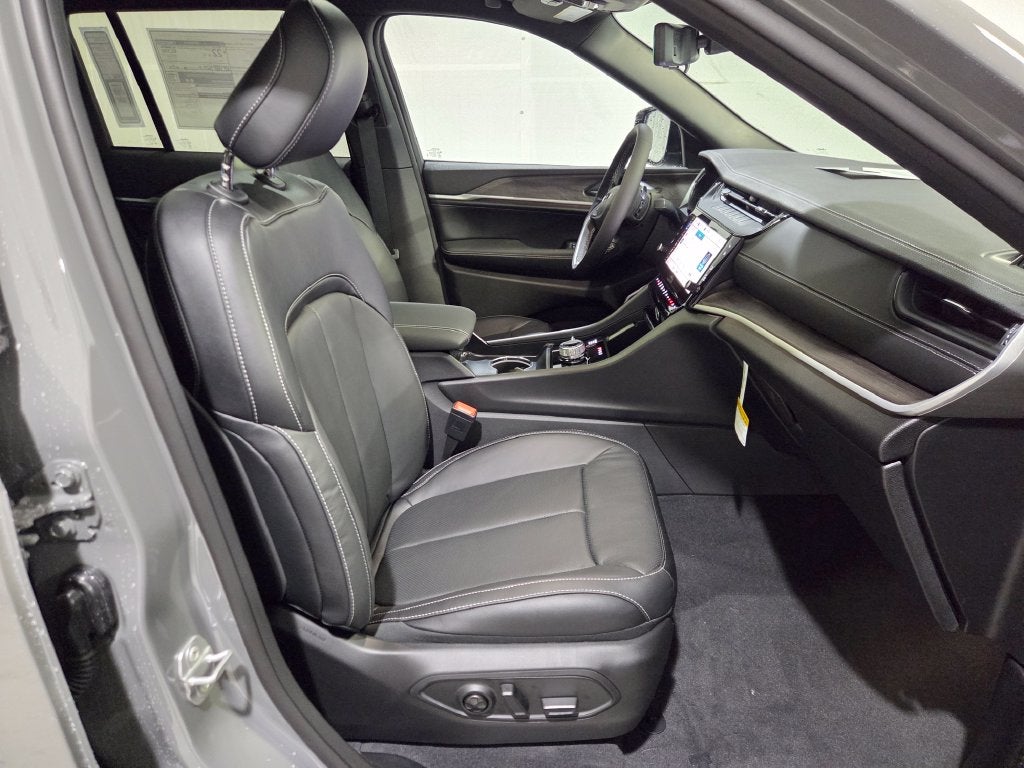 2027 Jeep Grand Cherokee Limited Reserve