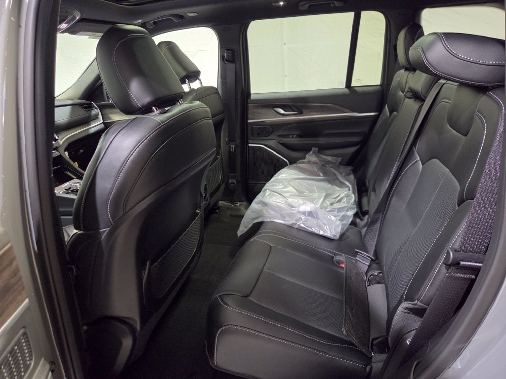 2027 Jeep Grand Cherokee Limited Reserve