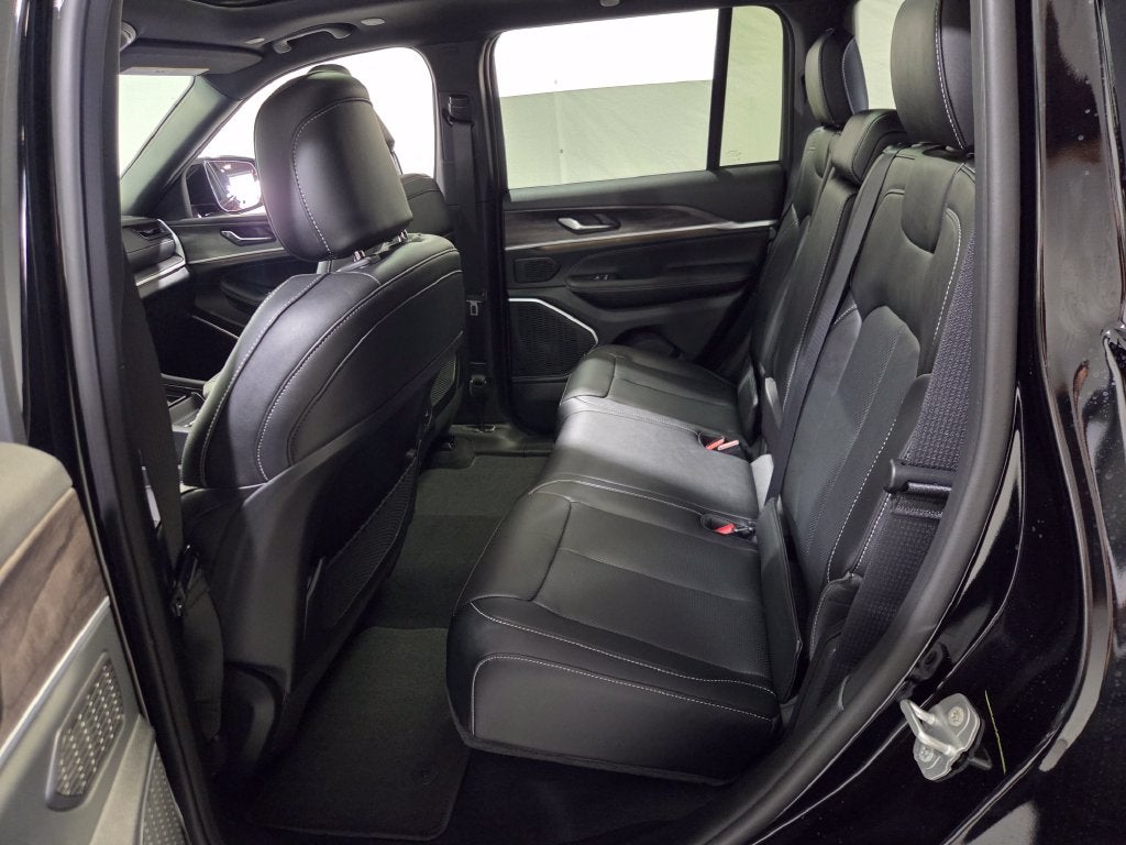 2027 Jeep Grand Cherokee Limited Reserve