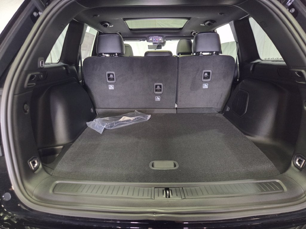 2027 Jeep Grand Cherokee Limited Reserve
