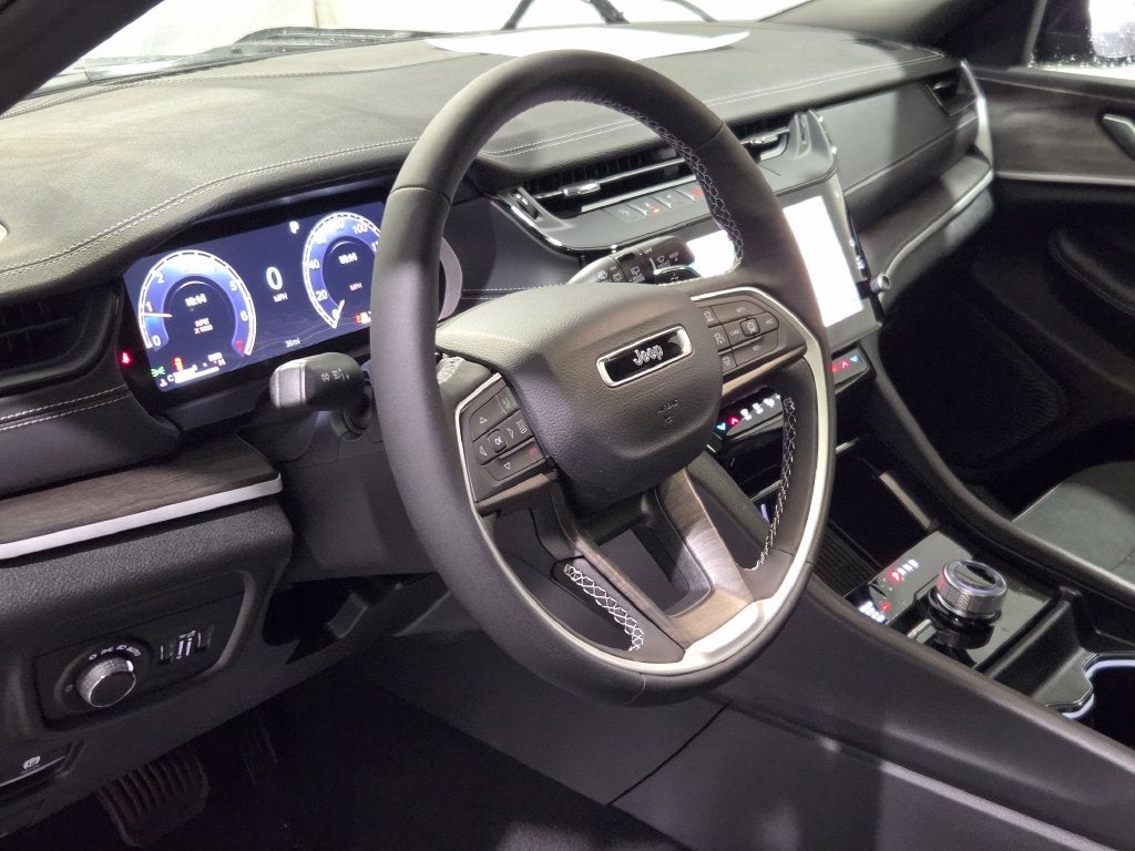 2027 Jeep Grand Cherokee L Laredo Altitude