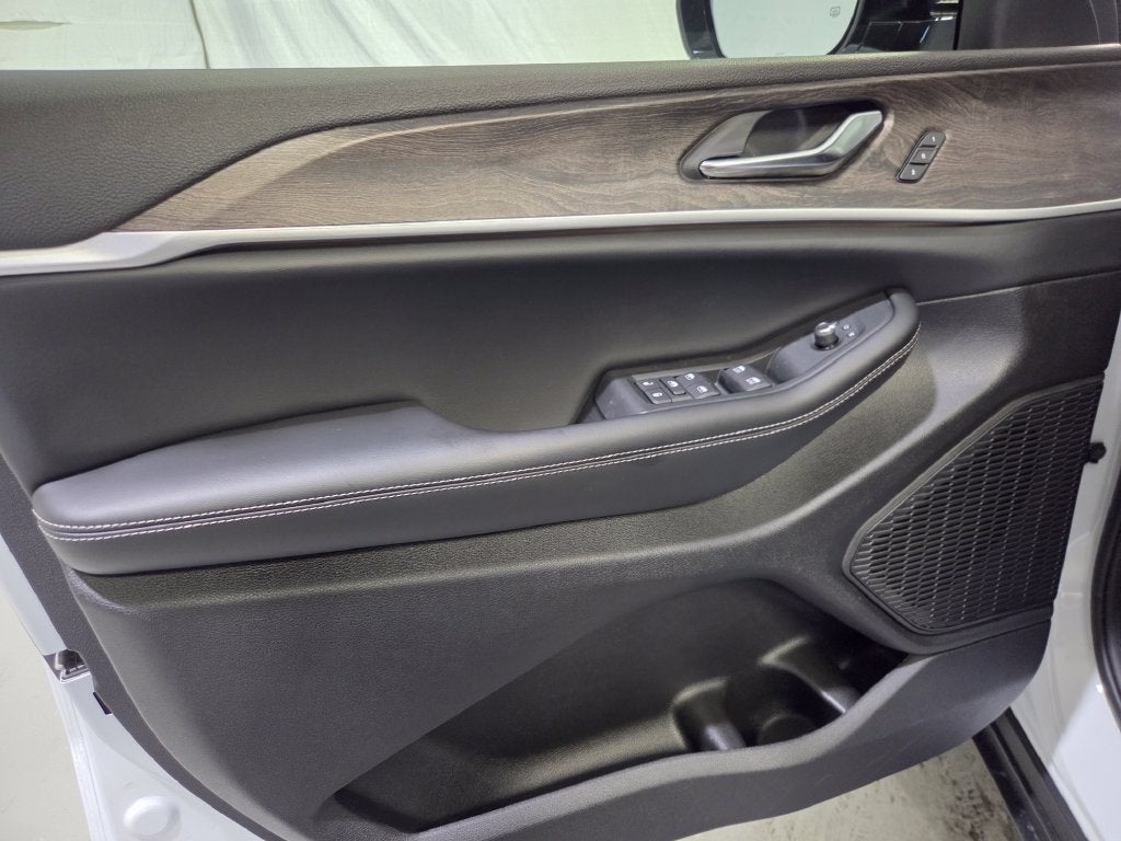 2027 Jeep Grand Cherokee L Limited