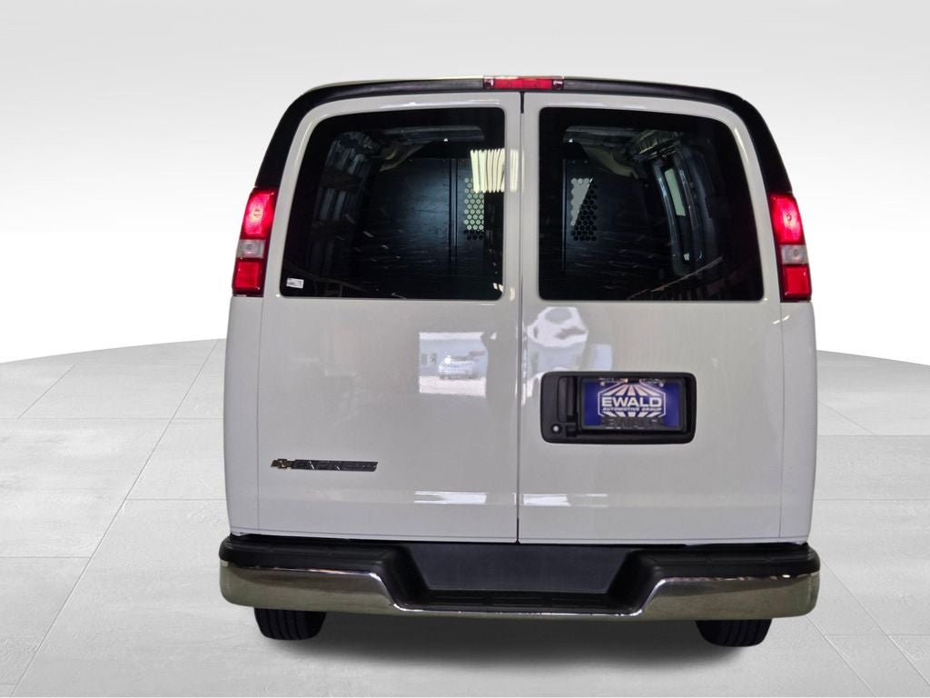 2025 Chevrolet Express 2500 Work Van Cargo