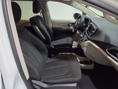 2021 Chrysler Voyager L