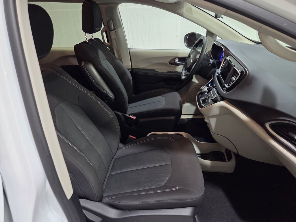 2021 Chrysler Voyager L