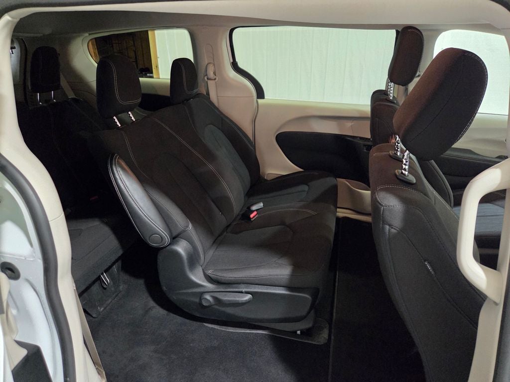2021 Chrysler Voyager L