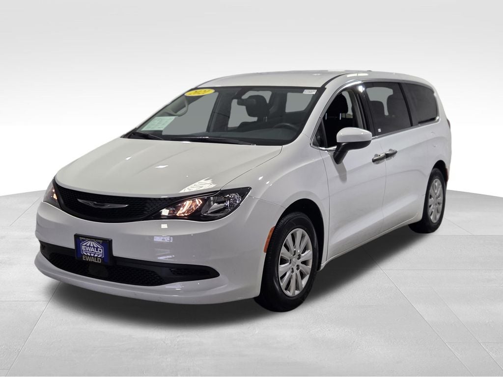 2021 Chrysler Voyager L
