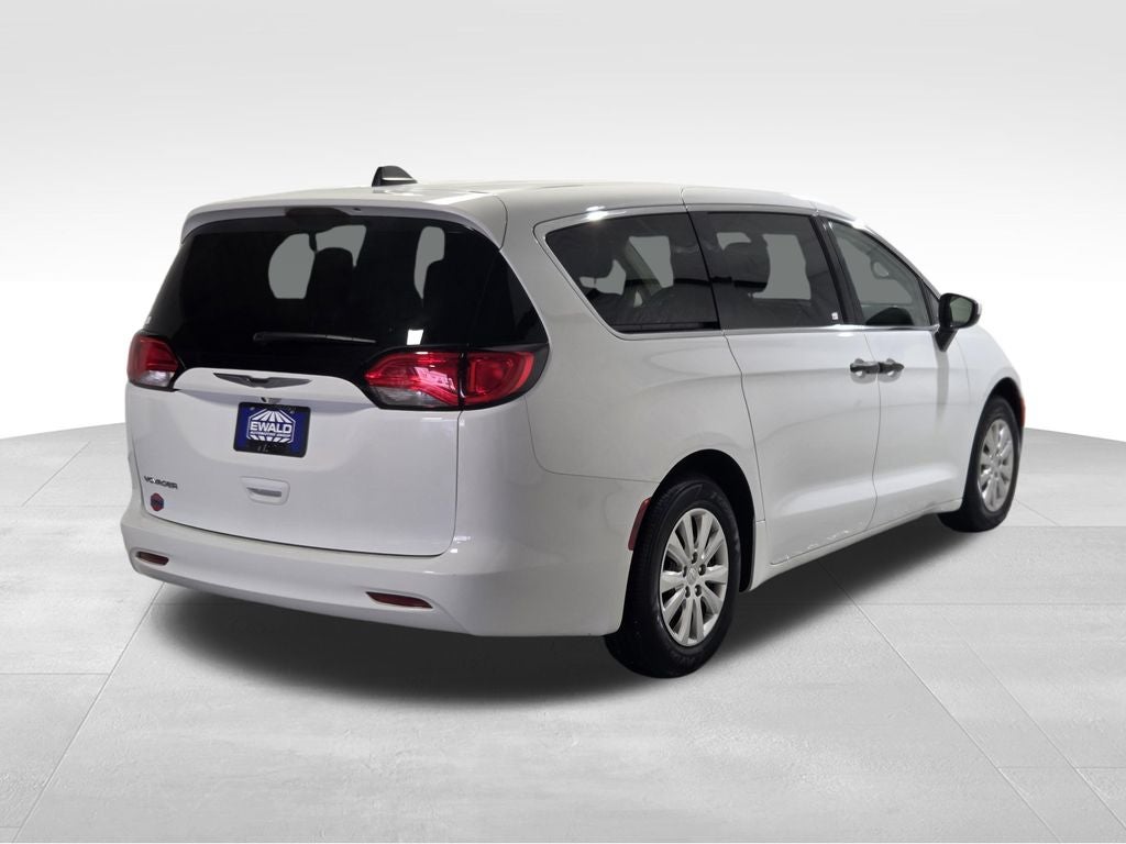 2021 Chrysler Voyager L