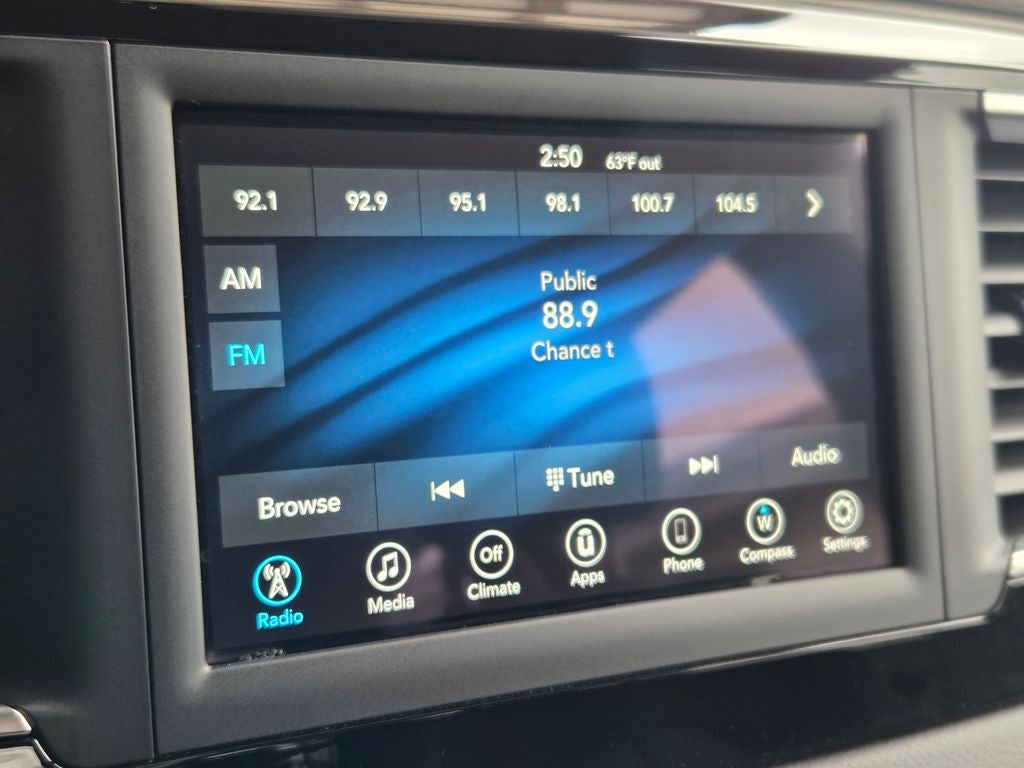 2021 Chrysler Voyager L