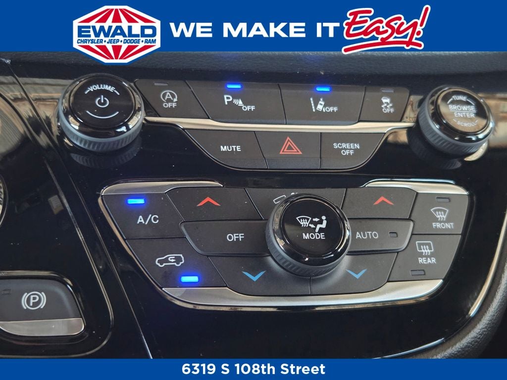 2027 Chrysler Pacifica Select