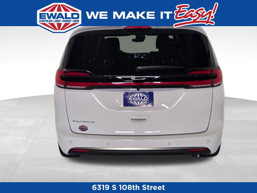 2027 Chrysler Pacifica Select