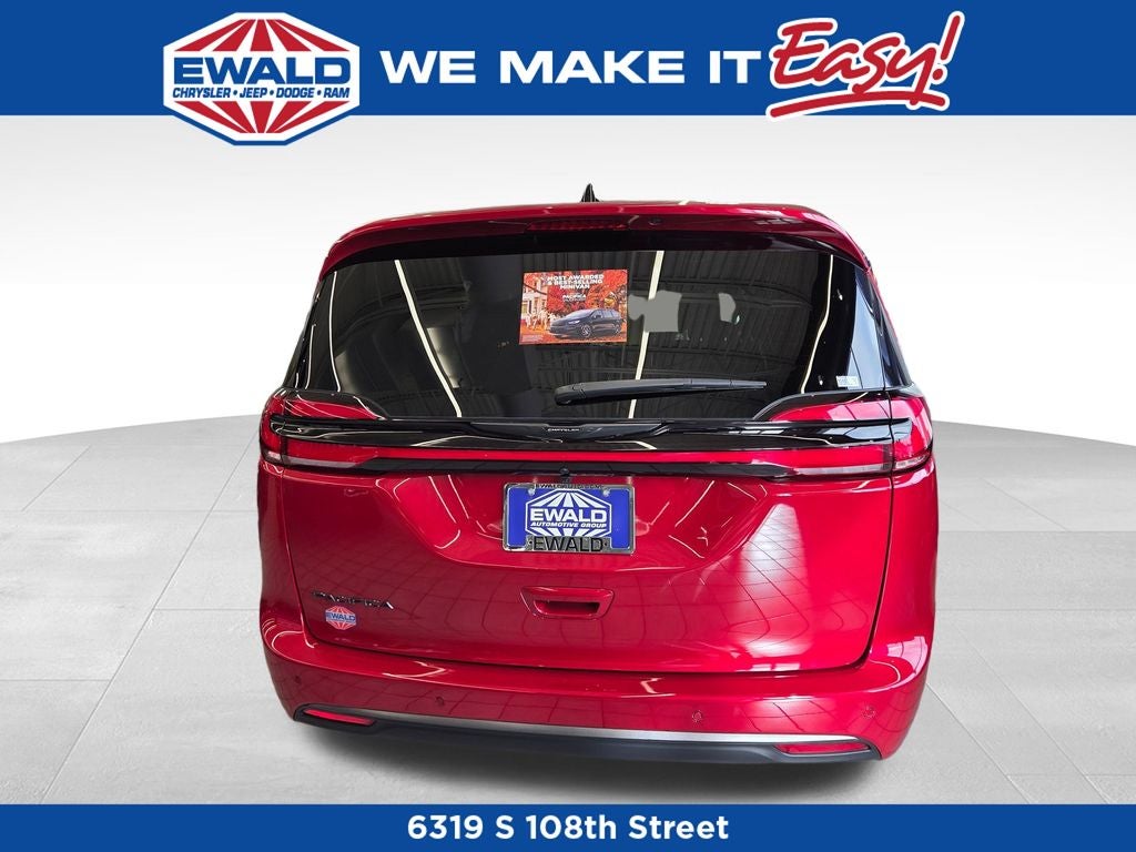 2026 Chrysler Pacifica Select