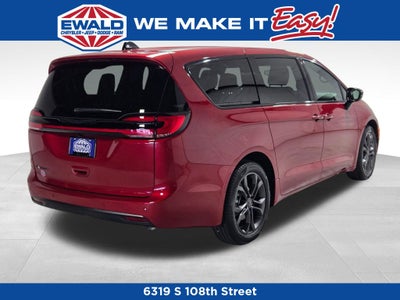 2026 Chrysler Pacifica Select