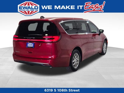2027 Chrysler Pacifica Select