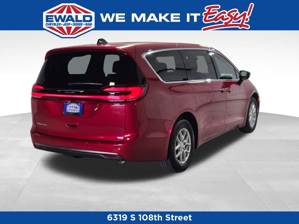 2027 Chrysler Pacifica Select