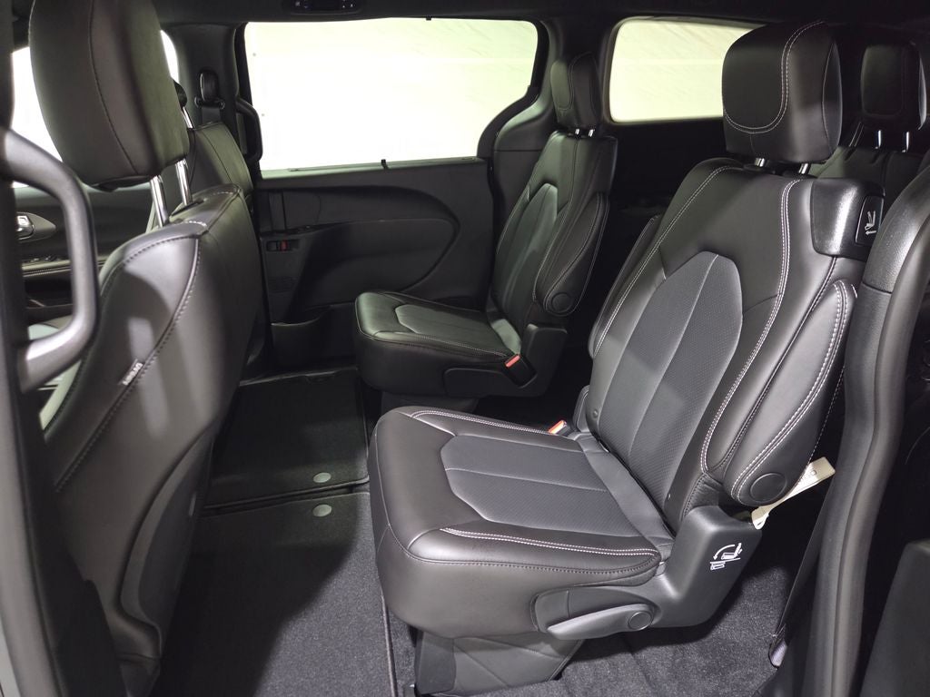 2027 Chrysler Pacifica LX