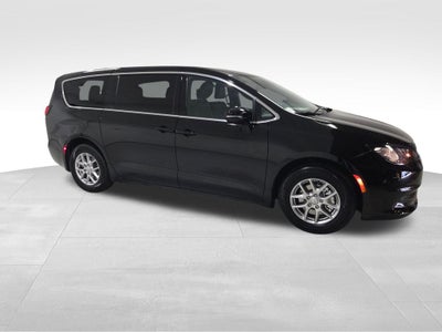2027 Chrysler Pacifica LX