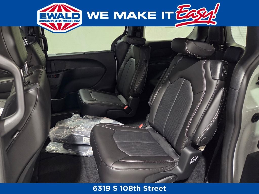 2026 Chrysler Voyager LX