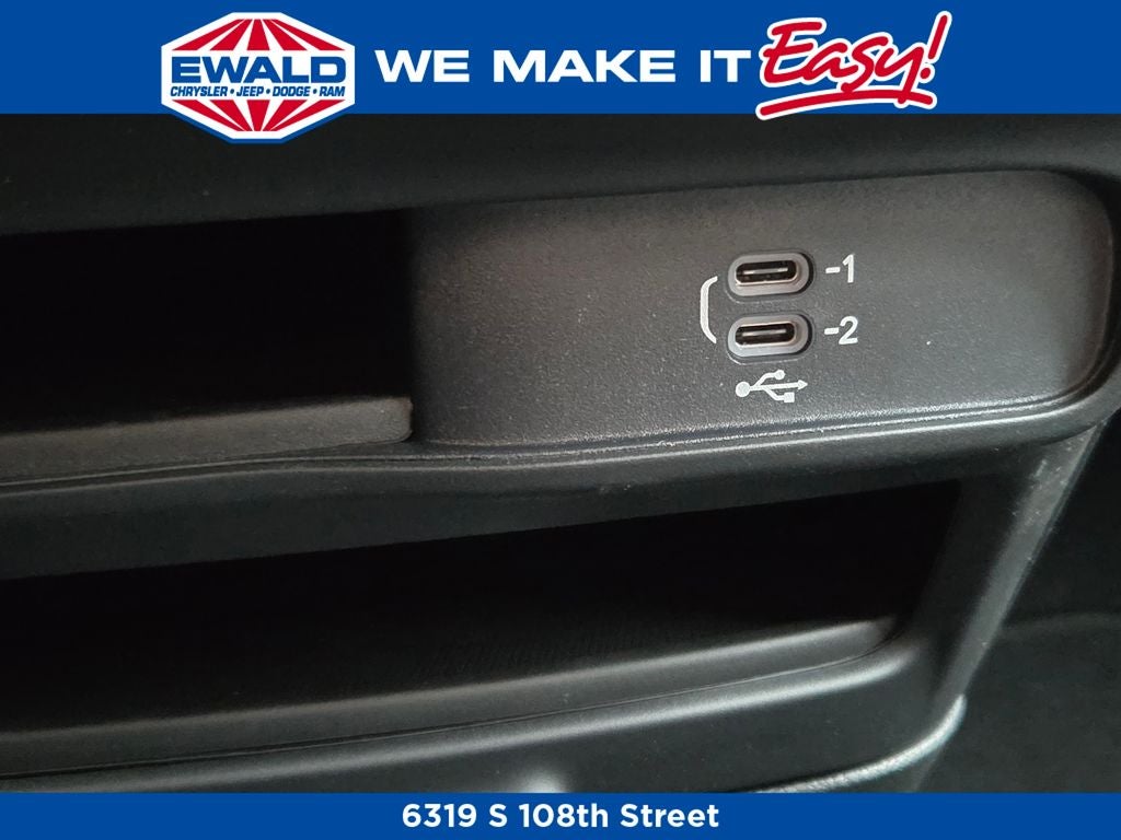 2026 Chrysler Voyager LX