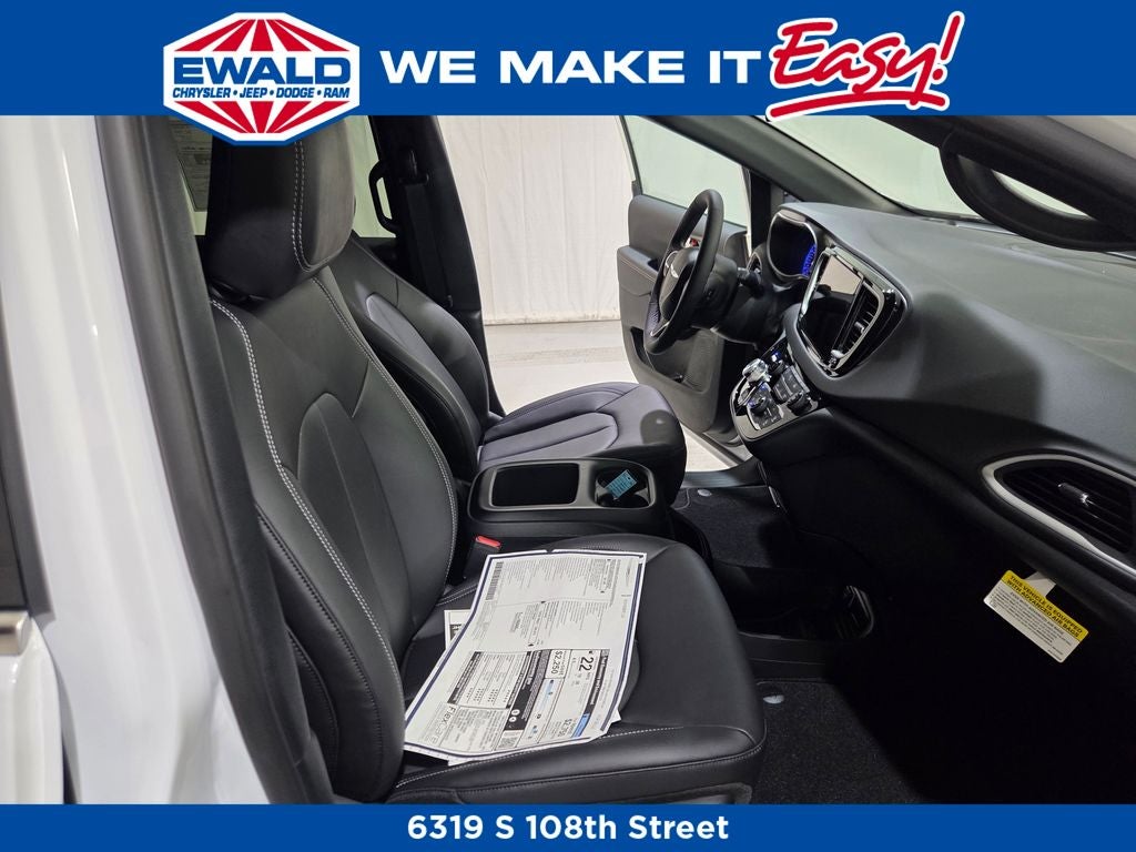 2026 Chrysler Voyager LX