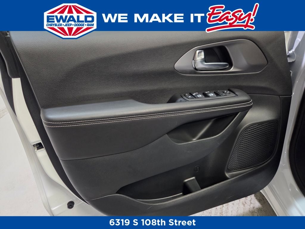 2026 Chrysler Voyager LX