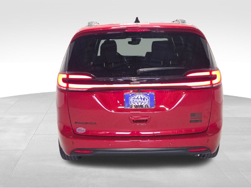 2027 Chrysler Pacifica Select