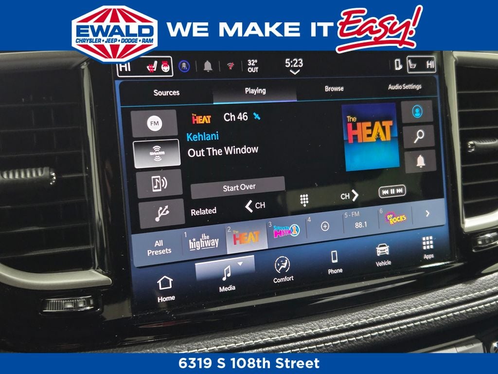 2026 Chrysler Pacifica Select