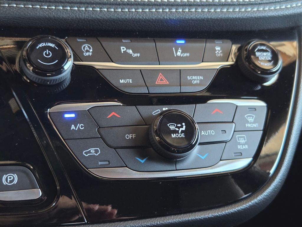 2027 Chrysler Pacifica Select