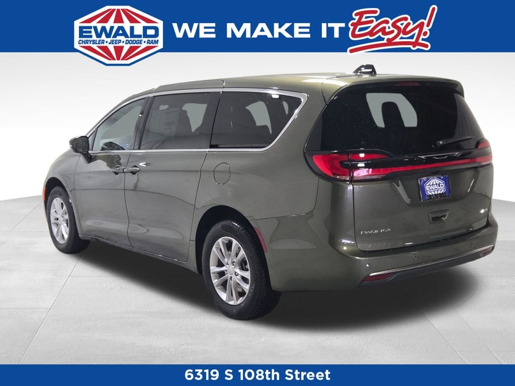 2027 Chrysler Pacifica Select