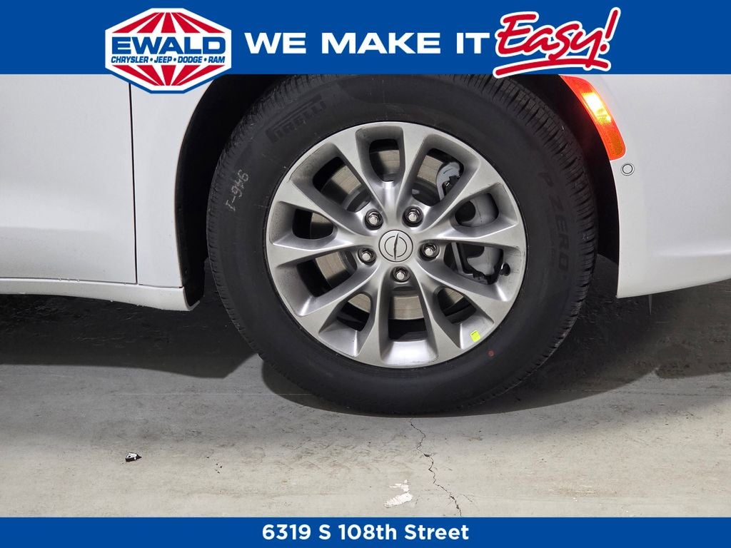 2026 Chrysler Pacifica Select