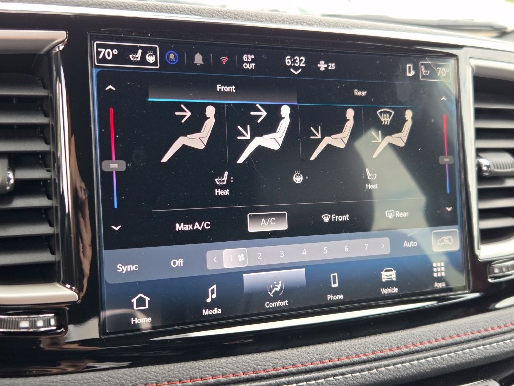 2027 Chrysler Pacifica Select