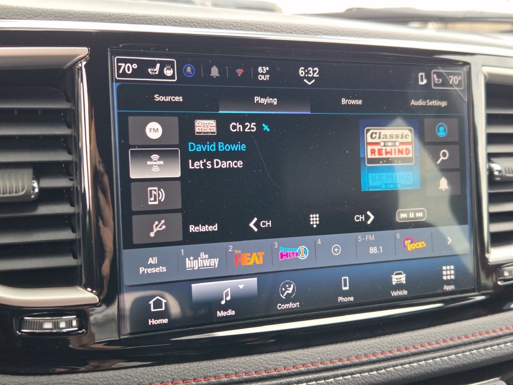 2027 Chrysler Pacifica Select